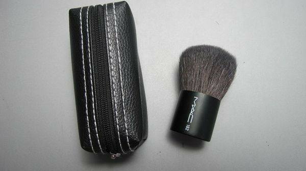 MAC mini kabuki brush with case. – Fiji Traders
